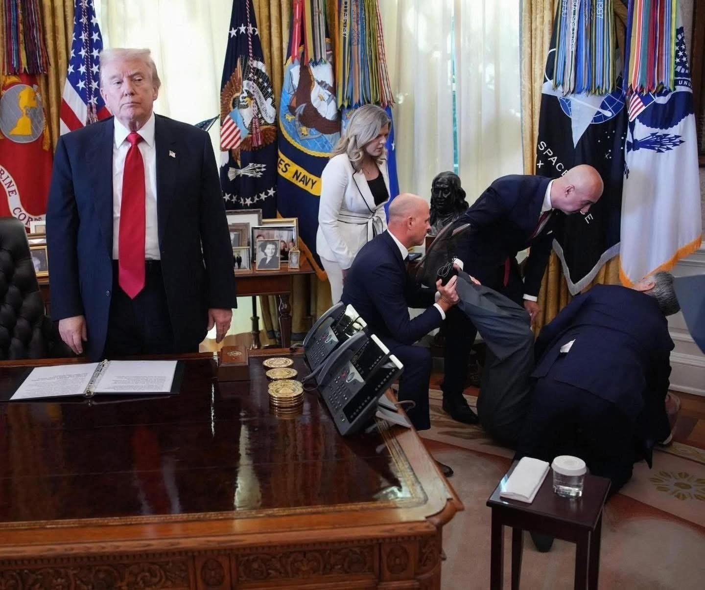 Something Went Terribly Wrong in the Oval Office in Front of President